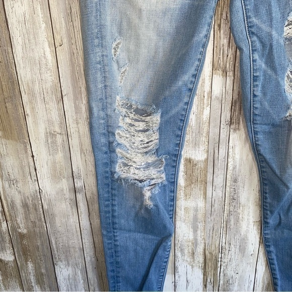 American Eagle Super Stretch X Light Wash Distressed Jeggings Short - Picture 3 of 10